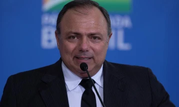 Бразилскиот министер за здравство е болен, постои сомнеж дека има Ковид-19