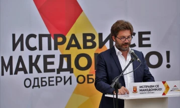 Игор Дурловски го напушта Собранието