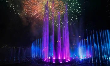 Во Дубаи пуштена во употреба најголемата фонтана во светот