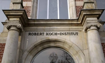 Фрлен молотов коктел на Институтот „Роберт Кох“ во Берлин