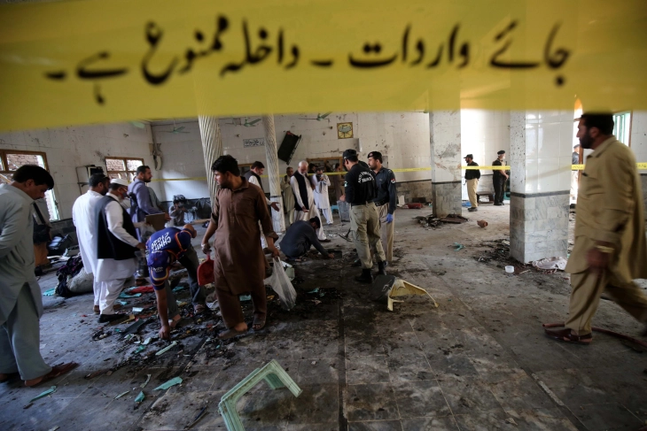 Најмалку осуммина загинати и 136 повредени при експлозијата во верско училиште во Пакистан