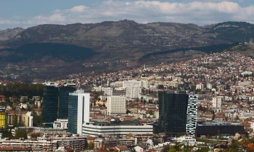 Во Сараевскиот кантон повикуваат пензионирани лекари да се вклучат во борба со пандемијата