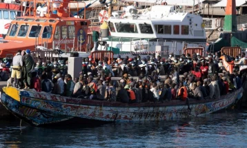 На Канарските Острови пристигнале 1.600 мигранти во текот на викендот