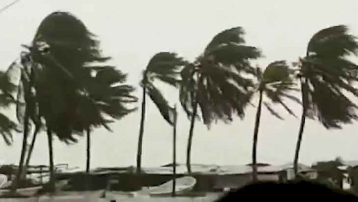 Бурата Ета со максимална брзина на Флорида