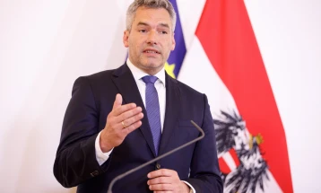 Исламисти се закануваат на семејството на австрискиот министер Нехамер