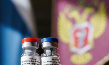 Сијарто: За 10 дена во Унгарија ќе стигне руската вакцина против коронавирус