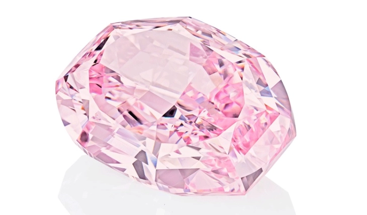 Редок розов дијамант продаден за над 22 милиони евра
