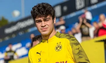 Реjна го продолжи договорот со Борусија Дортмунд до 2024 година