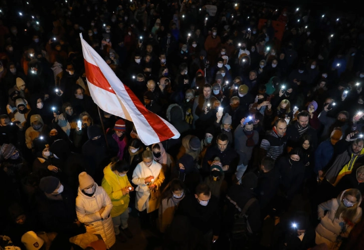 Минск: Илјадници лица протестираат поради насилна смрт на активист