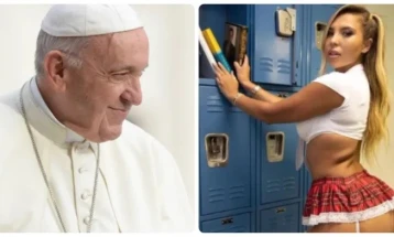 Папата следи разголени манекенки на Инстаграм