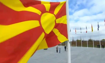 Македонскиот национален идентитет не може да биде предмет на какви било преговори, порача Заев