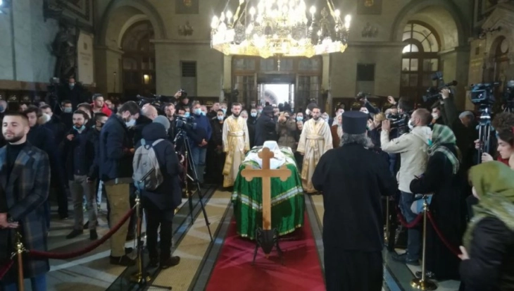 Во Соборната црква во Белград започна погребната литургија за патријархот Иринеј
