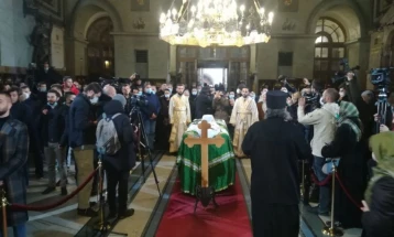 Во Соборната црква во Белград започна погребната литургија за патријархот Иринеј