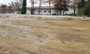 Интензивно се подотвува просторот за поставување на монтажна ковид болница во Куманово