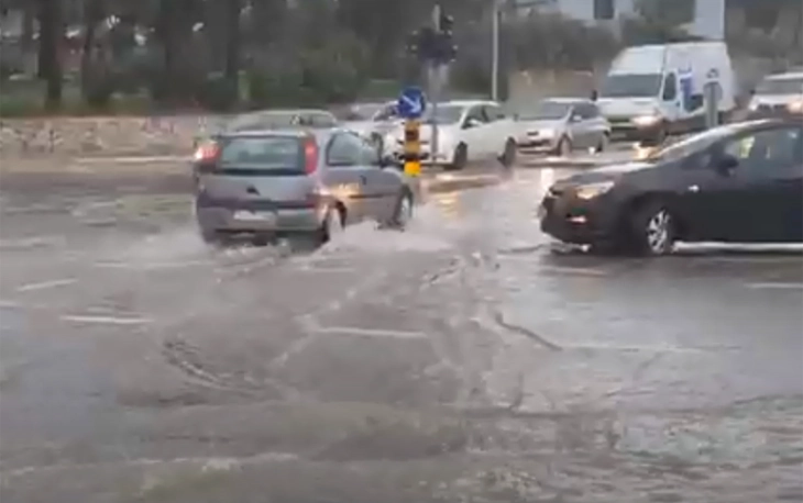 Невреме предизвика поплави во Сплит