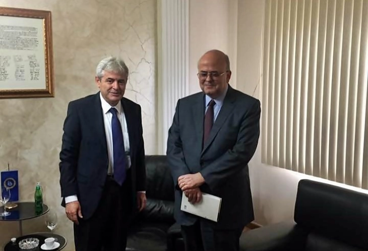 Лидерот на ДУИ на проштална средба со грчкиот амбасадор Јанакакис