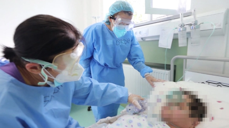 Во ковид-центрите во Скопје за 24 часа е хоспитализиран 41 пациент, а вкупно се лекуваат 445