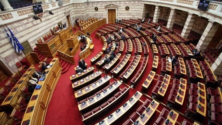 Грчкиот Парламент ја укина 20-годишната одредба за држење на децата бегалци без придружба во полициски станици