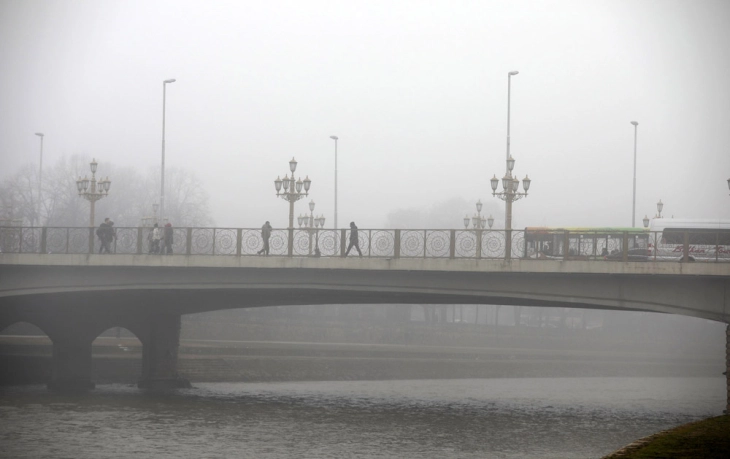 Умерено облачно, претпладне по котлините со појава на магла и ниска облачност