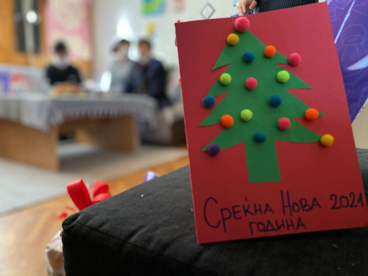 Новогодишни подароци за децата од групниот дом во Козле во Карпош