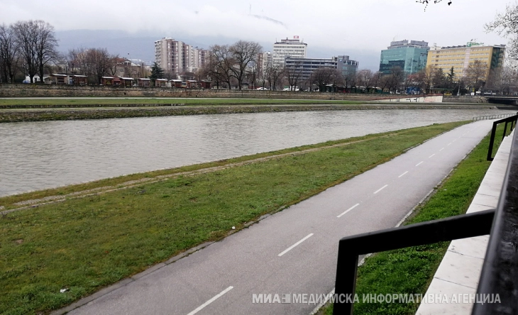 Облачно и ветровито, од попладне дожд