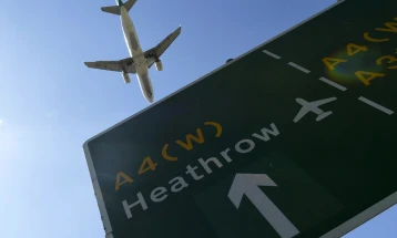 Патничкиот сообраќај на лондонскиот аеродром Хитроу опадна за 73 проценти