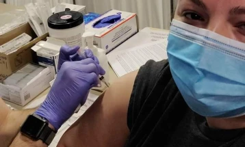Кавадарчанката Милица меѓу првите кои примија вакцина против коронавирус во САД