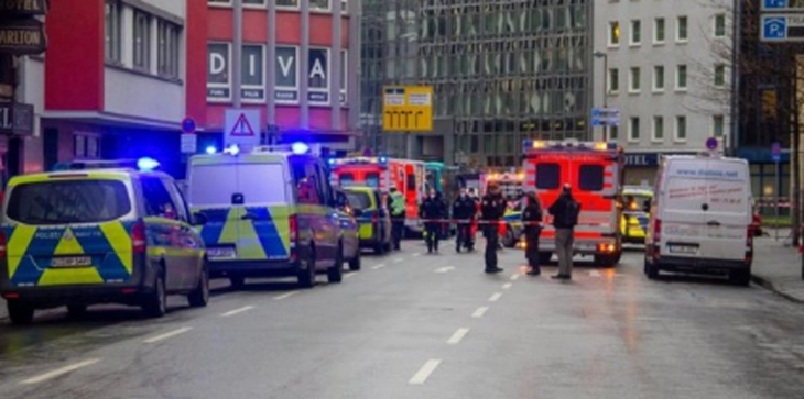 Во Франкфурт повеќе лица прободени со нож