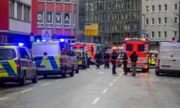 Во Франкфурт повеќе лица прободени со нож