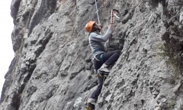 Спортски качувачи се натпреваруваа по карпата на Демиркаписка клисура