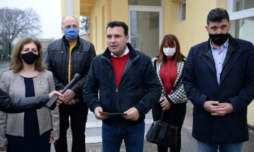 Премиерот Зоран Заев ја посети детската градинка во Прдејци