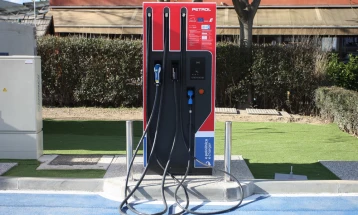 Словенечки Петрол ќе ја наплаќа услугата за полнење на електричните возила