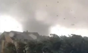 Торнадо го погоди турскиот град Чешме