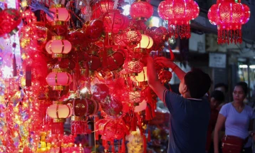 Кинезите за оваа Нова година патуваат помалку, подготвени кино салите
