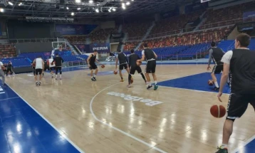 Македонските кошаркари го одработија првиот тренинг во Перм, стручниот штаб  засилен со Никола Василев
