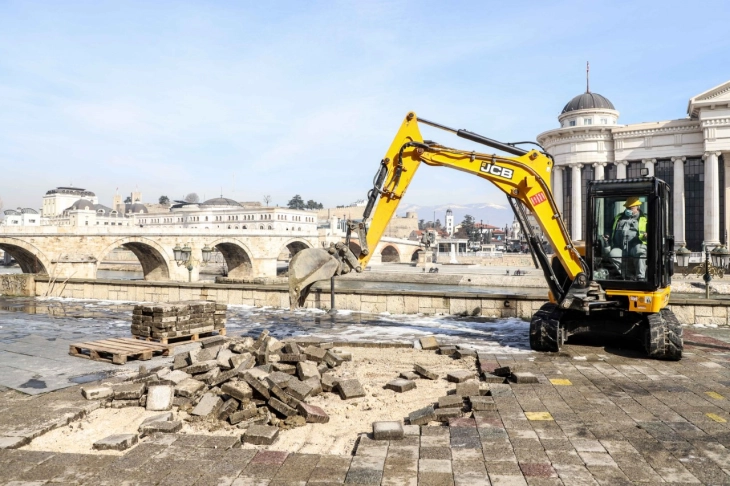 Почна реконструкцијата на кејот „13 Ноември“