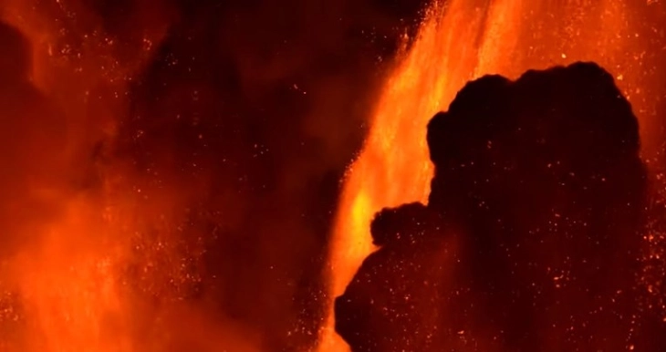 Спектакуларна ерупција на Етна (видео)