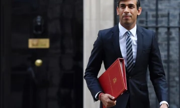 Сунак: Ковид пасошот е добар начин за закрепнување на британската економија