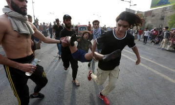 Најмалку пет лица повредени во протестите во Багдад