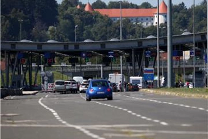 Во Словенија зголемен број лажни ПЦР-тестови на границата