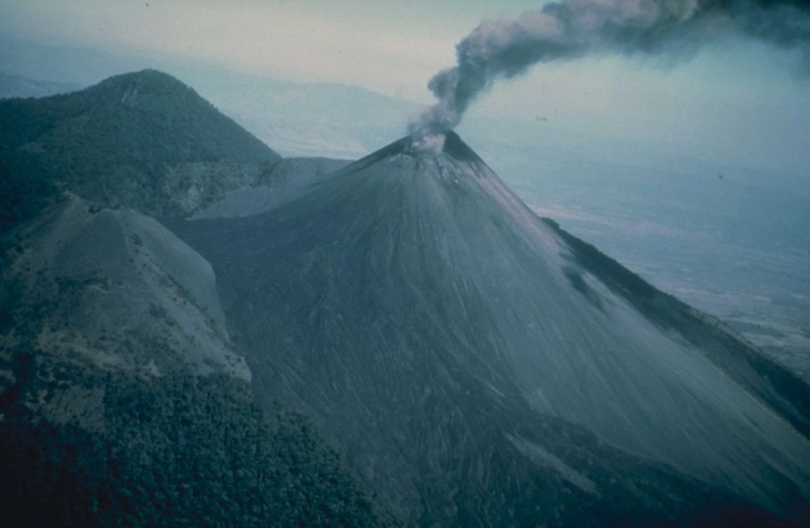 Ерупција на вулканот Пакаја во Гватемала