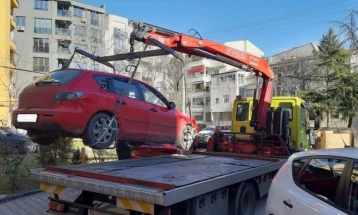 Отстранети 162 непрописно паркирани возила од јавните површини во Скопје