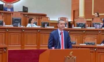 Стерјовски и официјално кандидат за пратеник на изборите во Албанија, побара безрезервна поддршка за да продолжи да биде глас на Македонците