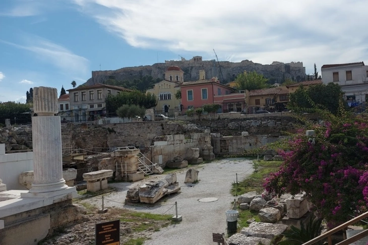 Се отвораат археолошките локалитети,фризерските и козметичките салони во Грција