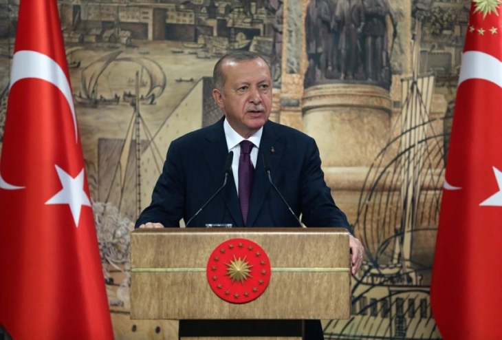 Строгите мерки за ограничување во Турција остануваат и за Рамазан