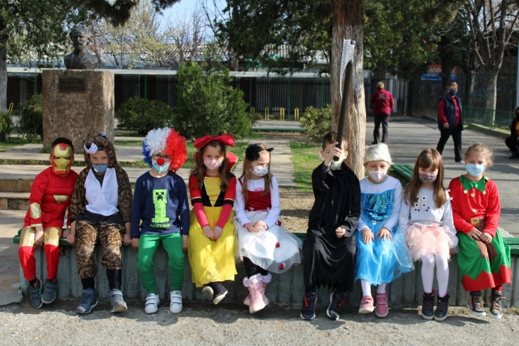 „Пандемски маскембал“ во основните училишта во Карпош