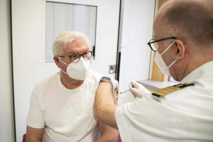Германскиот претседател Штајнмаер се вакцинираше со Астра Зенека