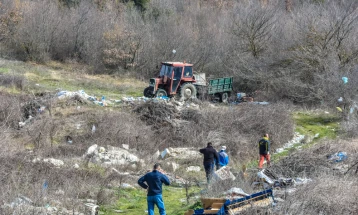 Се расчистува уште една дива депонија кај Струмица
