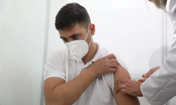 Масовната имунизација во СЦ „Борис Трајковски“ се одвива во најдобар ред, предвидено е денеска да се вакцинираат 3000 лица
