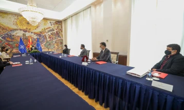 Претседателот Пендаровски на средба со претставници од ромската заедница